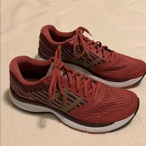 New Balance 860 v9 Running Shoes in Merlot 9.5B